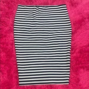 Elegant Striped Pencil Skirt